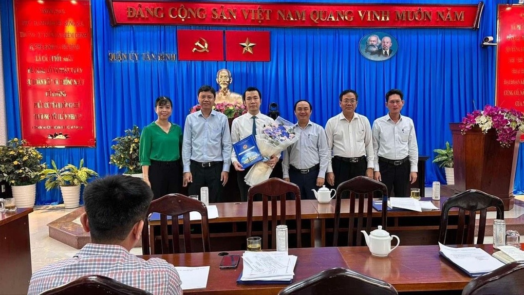 Ông Trương Tấn Sơn nhận quyết định điều động đến nhận công tác tại Tỉnh ủy Long An