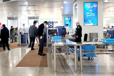 Cấm bay một năm với hai phụ nữ ăn trộm đồ trên máy bay