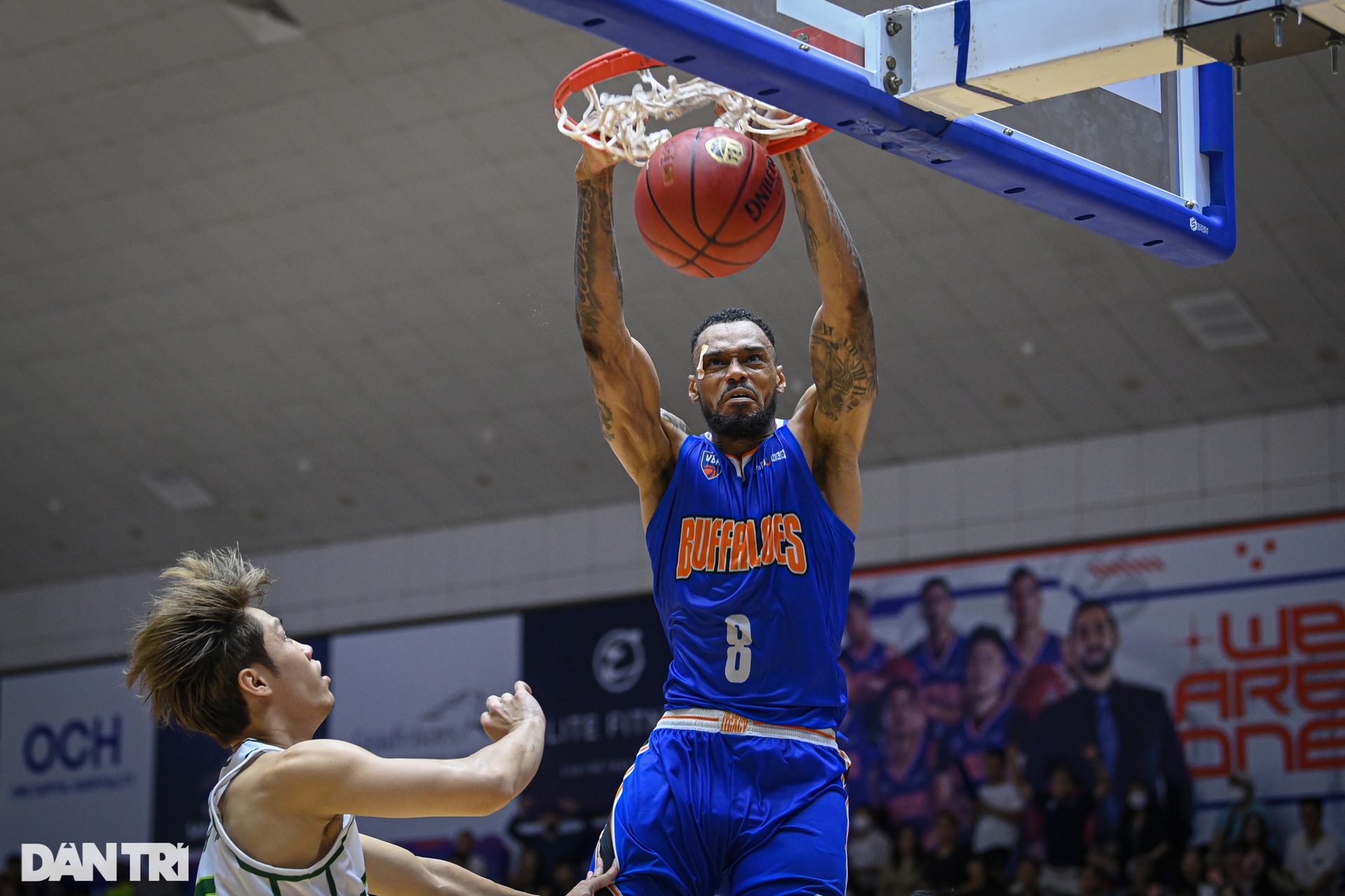 Mãn nhãn với những pha úp rổ đẳng cấp NBA của ngoại binh Hanoi Buffaloes - 3 Mãn nhãn với những pha úp rổ đẳng cấp NBA của ngoại binh Hanoi Buffaloes - 3