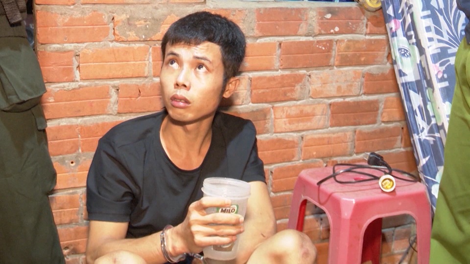 Bắt giữ 2 đối tượng tàng trữ lượng ma túy lớn - 1 Bắt giữ 2 đối tượng tàng trữ lượng ma túy lớn - 1