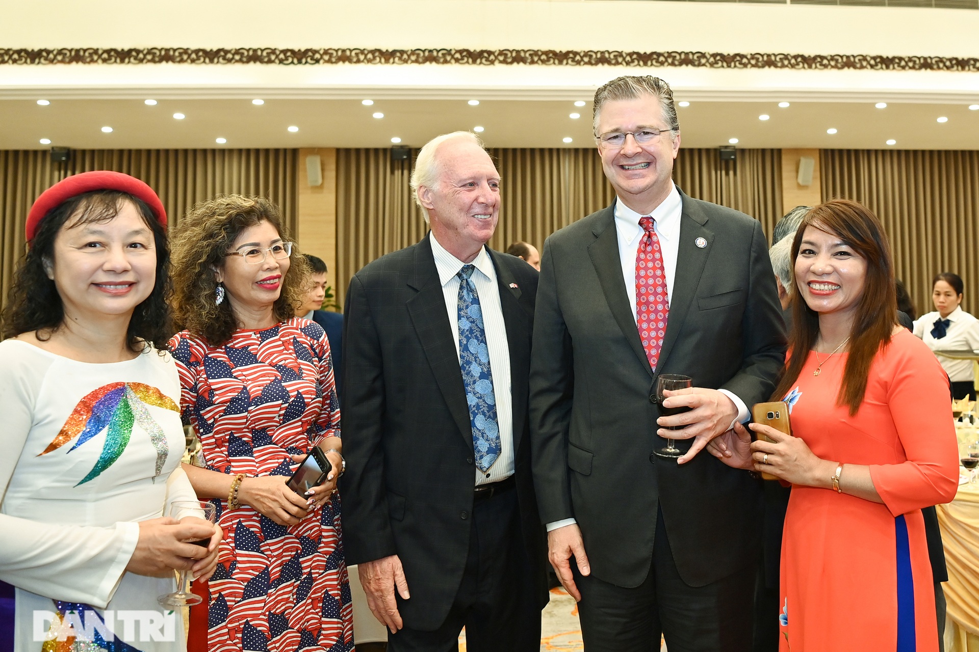 Cuộc gặp của những người xây nền móng cho 25 năm quan hệ Việt Nam - Hoa Kỳ - 12 Cuộc gặp của những người xây nền móng cho 25 năm quan hệ Việt Nam - Hoa Kỳ - 12