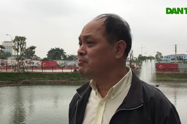 Hà Nội: Lắp cầu trượt “tiễn” Táo quân về trời, dân thích thú xếp hàng chờ đến lượt