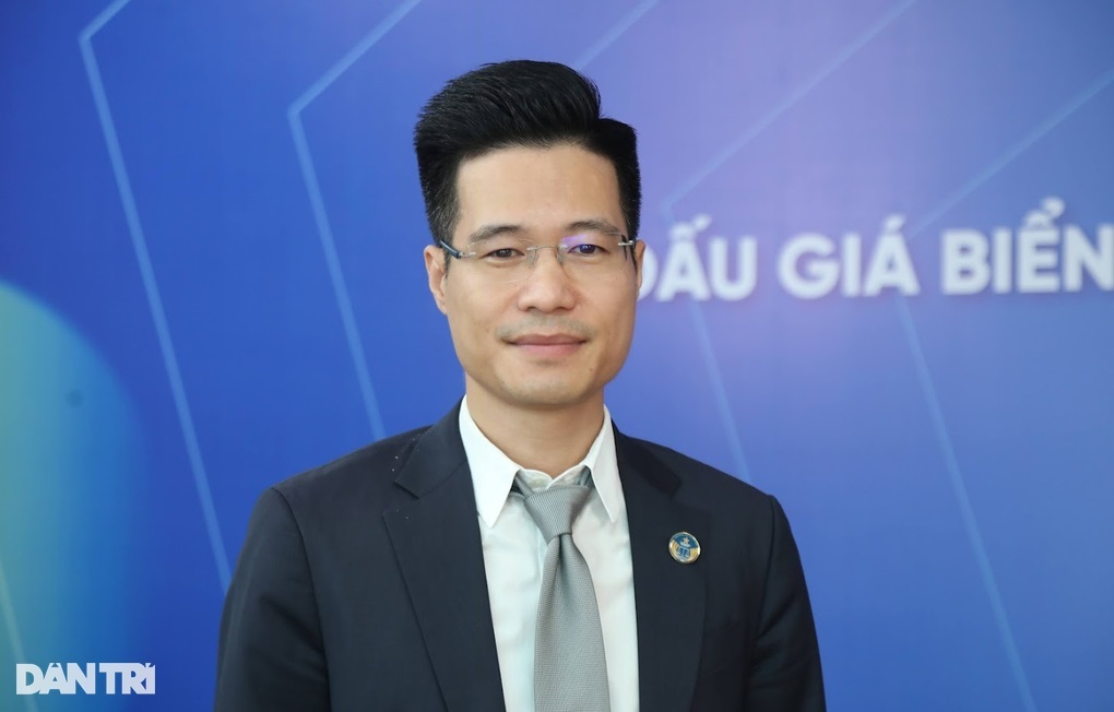 Người lái xe máy diễn xiếc trên Đại lộ Thăng Long sẽ bị xử lý thế nào? - 2 Người lái xe máy diễn xiếc trên Đại lộ Thăng Long sẽ bị xử lý thế nào? - 2