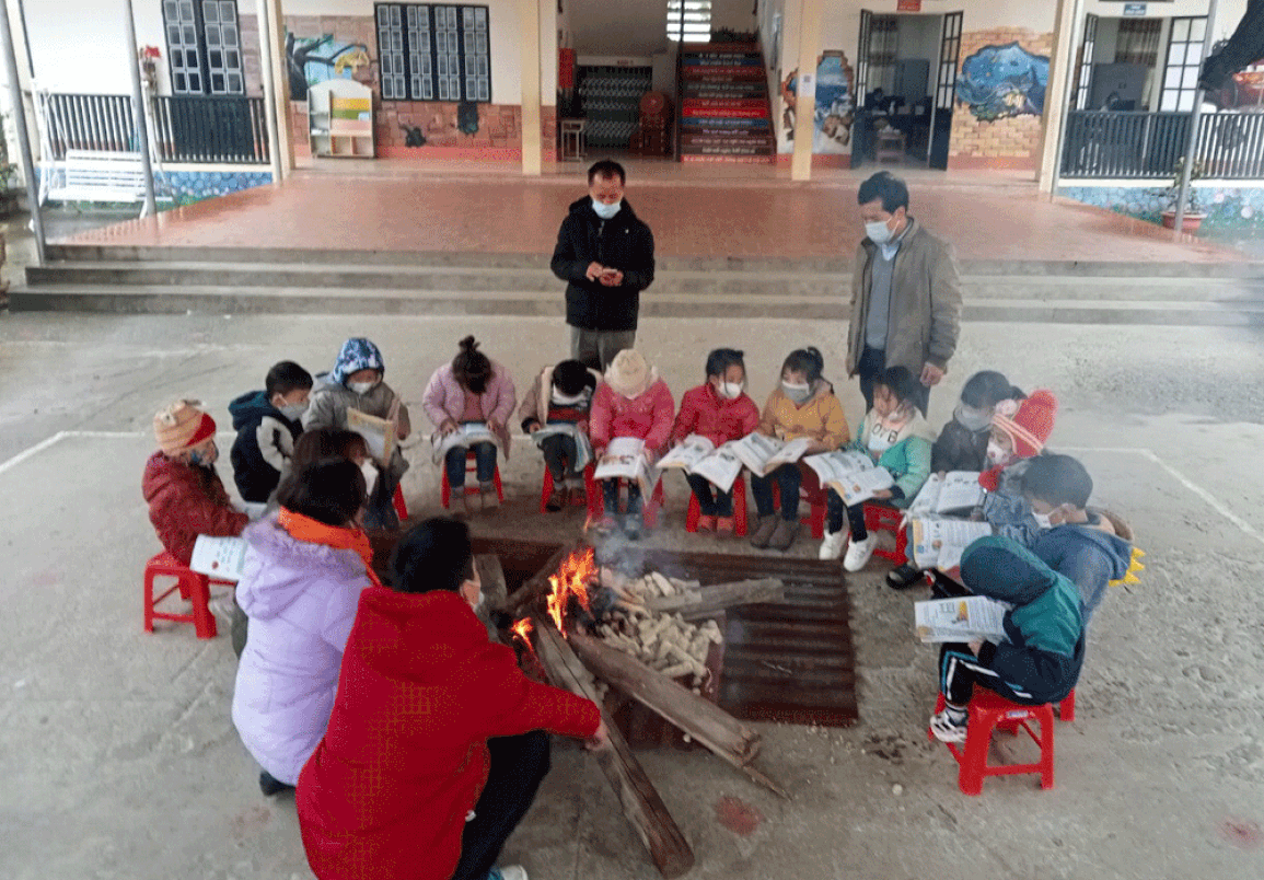 Học sinh Lào Cai căng mình chống chọi với giá rét 1 độ C - 3 Học sinh Lào Cai căng mình chống chọi với giá rét 1 độ C - 3