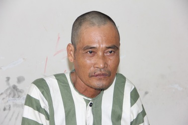 Nghi vợ lấy tiền của mình, chồng đâm chết vợ