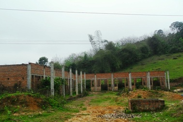 Những công trình tiền tỷ bỏ hoang phí giữa xã nghèo   