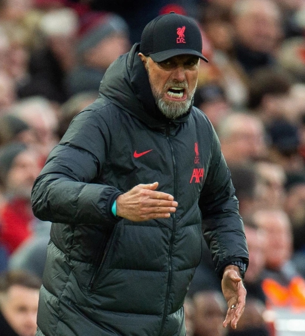 Cổ động viên đốn hạ Robertson khiến Klopp nổi giận - 5 Cổ động viên đốn hạ Robertson khiến Klopp nổi giận - 5
