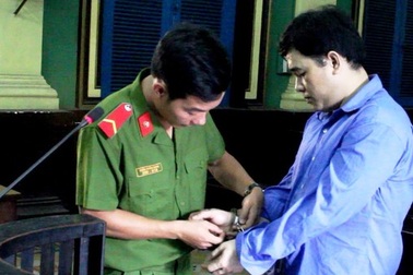 Trưởng BQL chợ Sơn Kỳ bán sạp khống chiếm đoạt hơn 7 tỉ đồng