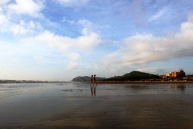 Tắm biển, nam thanh niên bị sóng cuốn mất tích