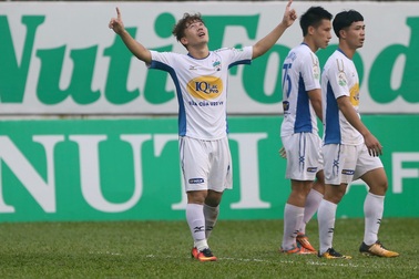 Công Phượng và Văn Toàn cùng ghi bàn, HA Gia Lai thắng đậm Than Quảng Ninh