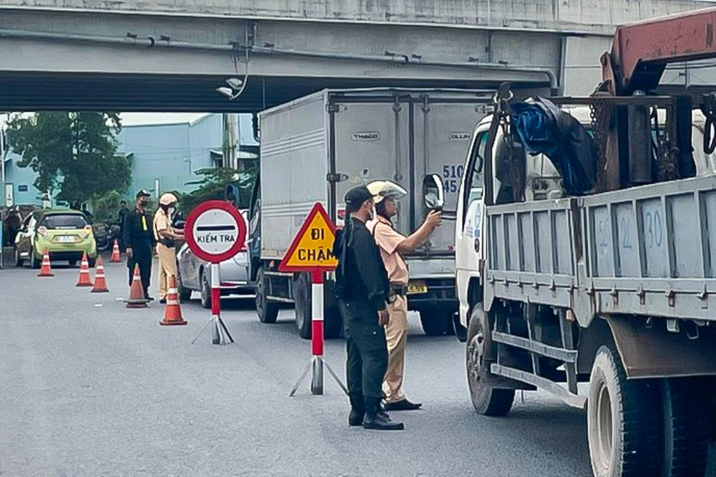 Phát hiện nhiều tài xế sử dụng ma túy rồi lái xe ở TPHCM - 1 Phát hiện nhiều tài xế sử dụng ma túy rồi lái xe ở TPHCM - 1