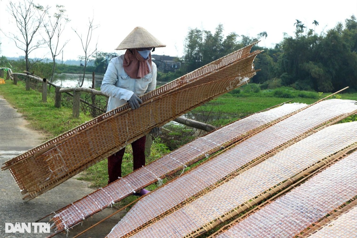 Nắng lên, làng bánh tráng Phú Triêm rực lửa đón Tết - 9 Nắng lên, làng bánh tráng Phú Triêm rực lửa đón Tết - 9