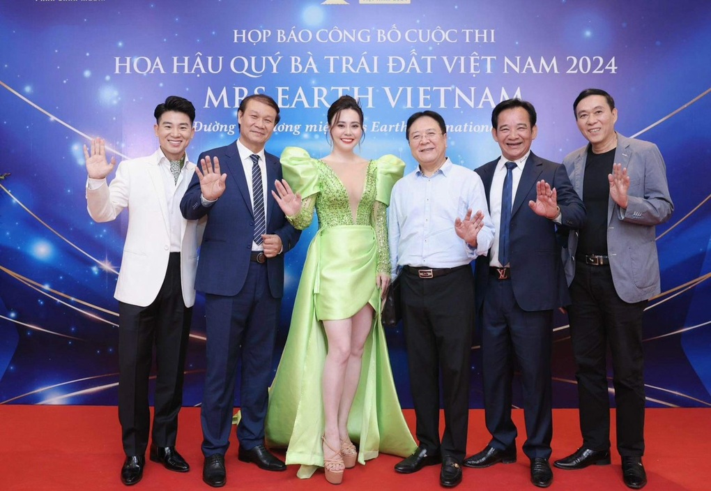 NSND Nguyễn Hải, Đỗ Kỷ ngồi ghế nóng cuộc thi chấp nhận thí sinh thẩm mỹ - 1 NSND Nguyễn Hải, Đỗ Kỷ ngồi ghế nóng cuộc thi chấp nhận thí sinh thẩm mỹ - 1