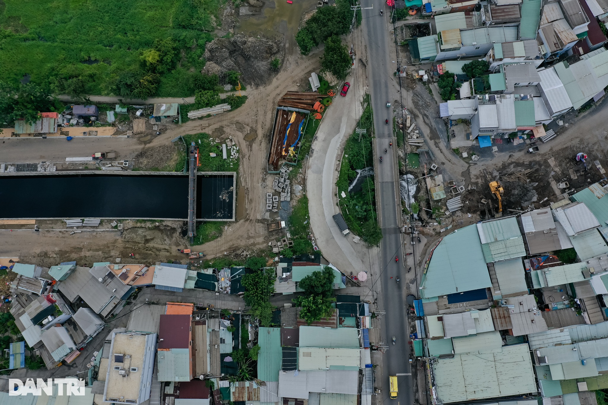 View - Rạch chống ngập gần 900 tỷ đồng ở TPHCM sau 3 năm thi công | Báo Dân trí