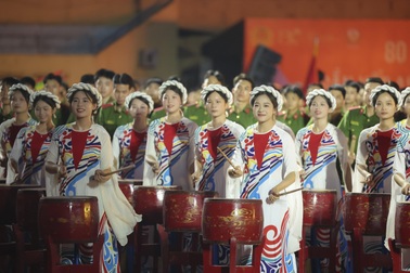 Mãn nhãn màn trống hội của 600 học viên cảnh sát tại sân Hàng Đẫy