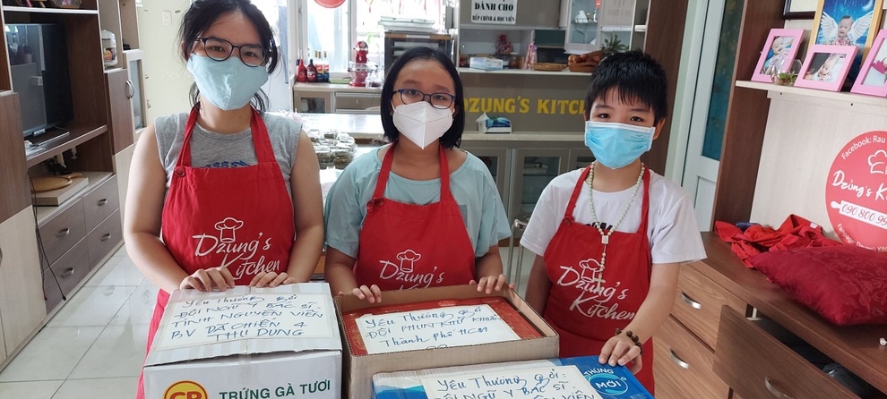 Các đầu bếp nhí ở TPHCM làm bánh Trung thu gửi tặng bệnh nhân Covid-19 - 4 Các đầu bếp nhí ở TPHCM làm bánh Trung thu gửi tặng bệnh nhân Covid-19 - 4
