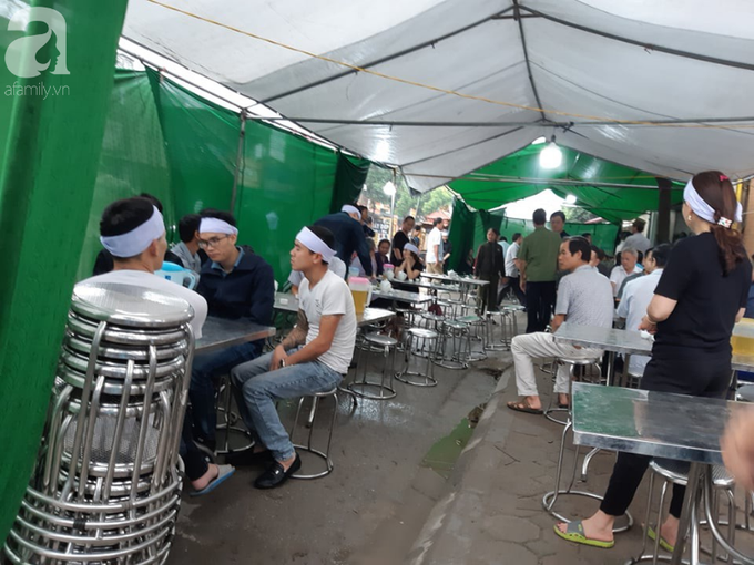 Cha của nữ sinh nhảy cầu nghi do bị hiếp dâm nấc nghẹn: Con ơi, sao không nói cho bố mẹ biết mà vội tìm cái chết... - Ảnh 3. Cha của nữ sinh nhảy cầu nghi do bị hiếp dâm nấc nghẹn: Con ơi, sao không nói cho bố mẹ biết mà vội tìm cái chết... - Ảnh 3.