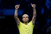 Alcaraz hạ De Minaur, khởi đầu ấn tượng tại ATP Finals 2025