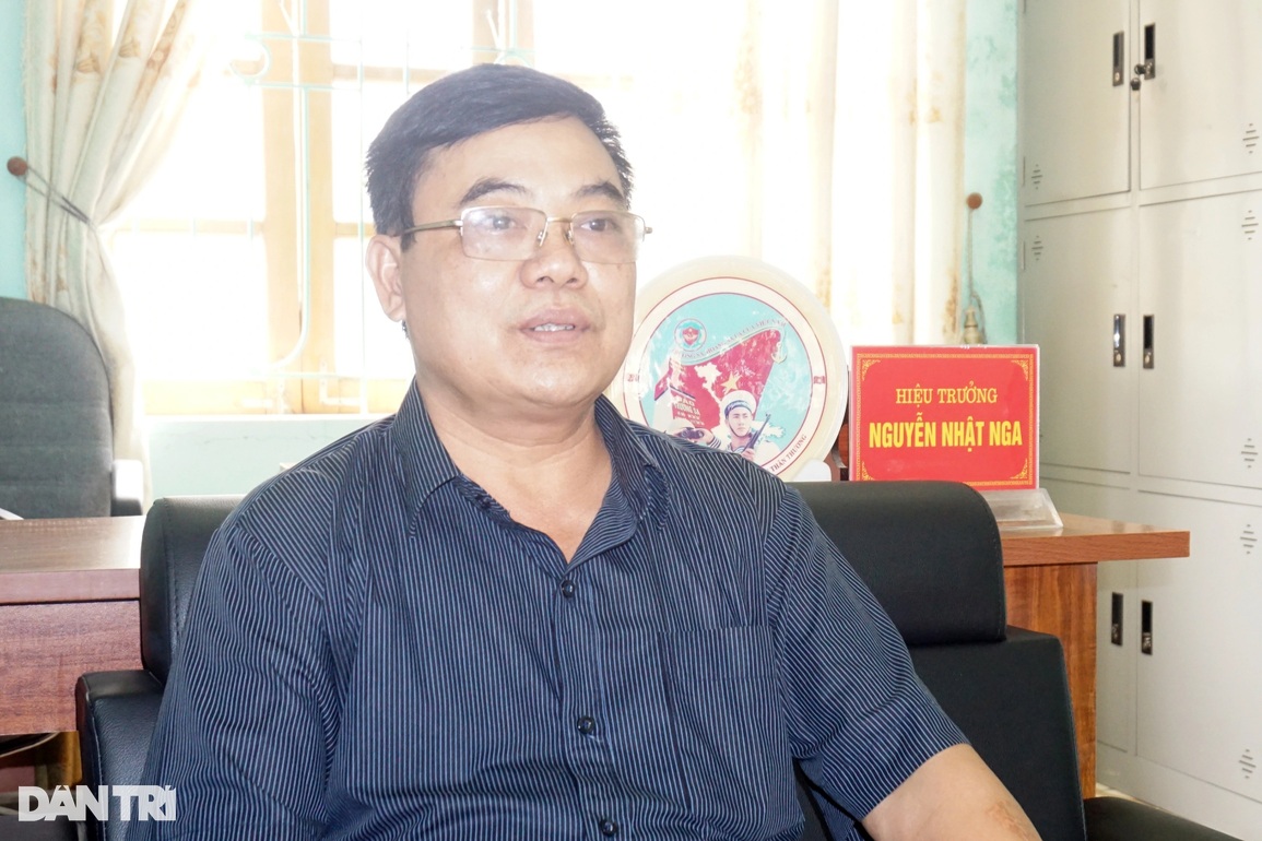 Nghịch lý của học sinh nghèo khi xã cán đích nông thôn mới - 4 Nghịch lý của học sinh nghèo khi xã cán đích nông thôn mới - 4