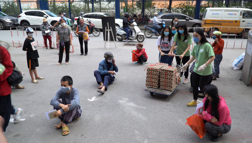Học sinh Thủ đô quyên góp thực phẩm giúp đỡ người nghèo chống dịch Covid-19 - 2 Học sinh Thủ đô quyên góp thực phẩm giúp đỡ người nghèo chống dịch Covid-19 - 2
