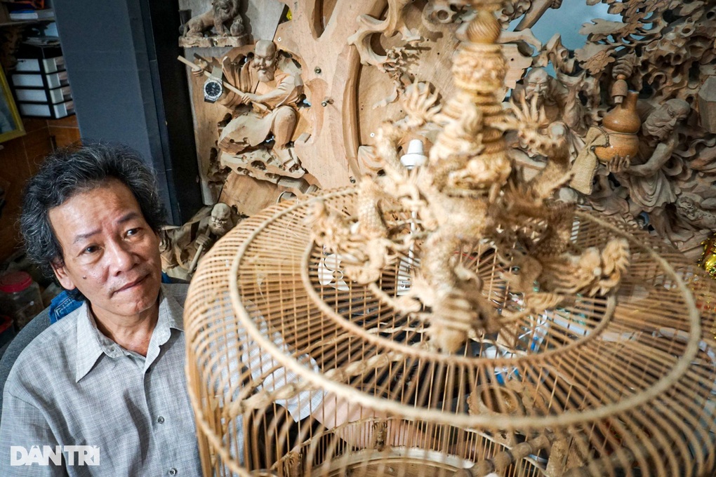The first bird cage in Hue and bamboo cages cost thousands of USD - 6