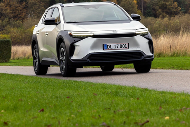 Xe điện Toyota bZ4X chỉ chạy được một nửa quãng đường như quảng cáo