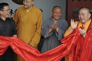 Đề nghị điều tra nghi án sư phụ Thiếu Lâm Tự "thông dâm"