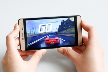 “Đập hộp” smartphone FPT X505