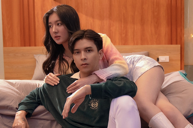 Hồ Quang Hiếu "hưởng tuần trăng mật" với bạn gái kém 17 tuổi dù chưa cưới