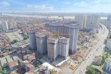 Tòa căn hộ đầu tiên tại Imperia Sky Garden đã cất nóc