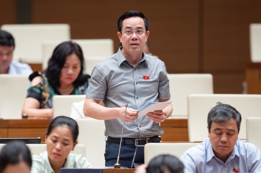 Bộ trưởng Nội vụ: Cần chính sách tiền lương, đãi ngộ đặc biệt cho ngành y - 2 Bộ trưởng Nội vụ: Cần chính sách tiền lương, đãi ngộ đặc biệt cho ngành y - 2