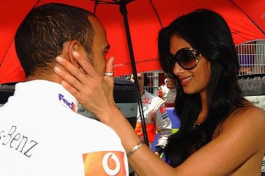 Nicole Scherzinger hàn gắn tình cảm với nhà vô địch đua xe