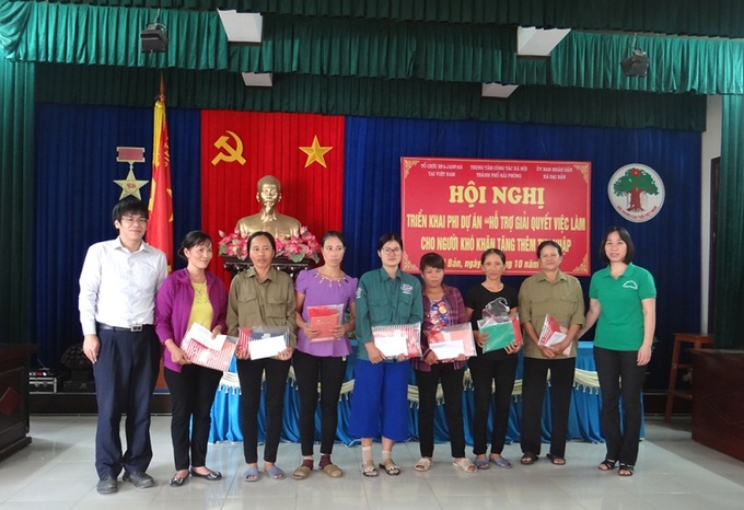 Hội nghị triển khai chương trình Hỗ trợ giải quyết việc làm cho người khó khăn tăng thêm thu nhập.