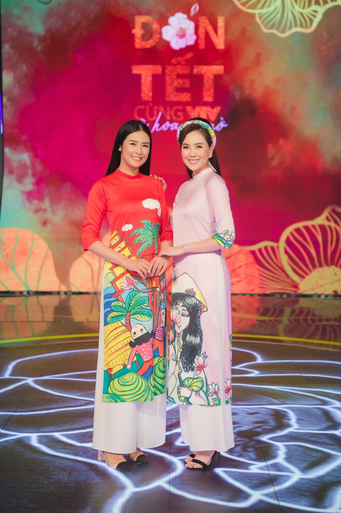 BTV Thu Hà, Mai Ngọc VTV khoe dáng chuẩn với áo dài Ngọc Hân - 6 BTV Thu Hà, Mai Ngọc VTV khoe dáng chuẩn với áo dài Ngọc Hân - 6