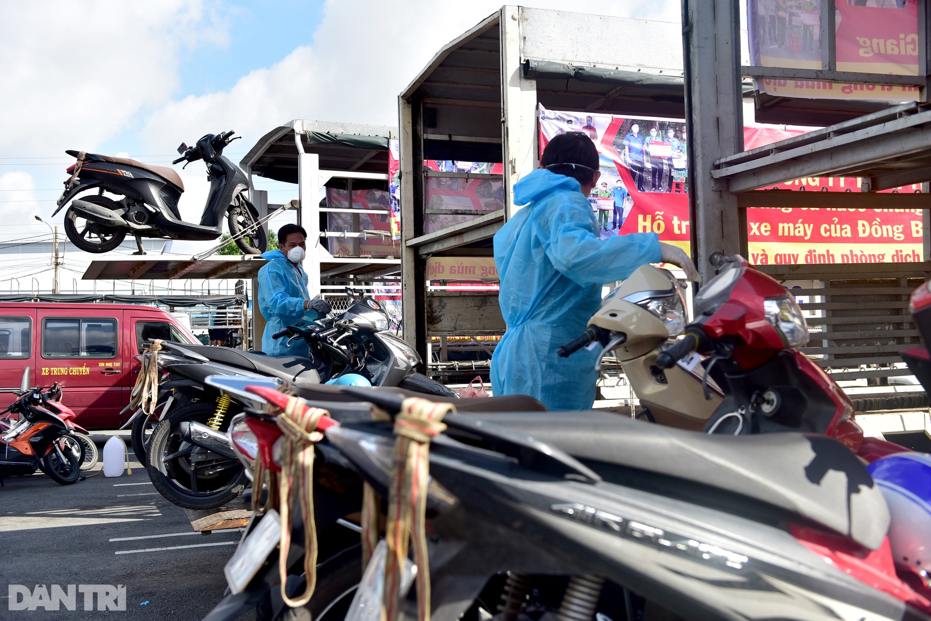 Bố thất nghiệp dẫn 3 con nhỏ lên chuyến xe miễn phí từ TPHCM về Kiên Giang - 15 Bố thất nghiệp dẫn 3 con nhỏ lên chuyến xe miễn phí từ TPHCM về Kiên Giang - 15