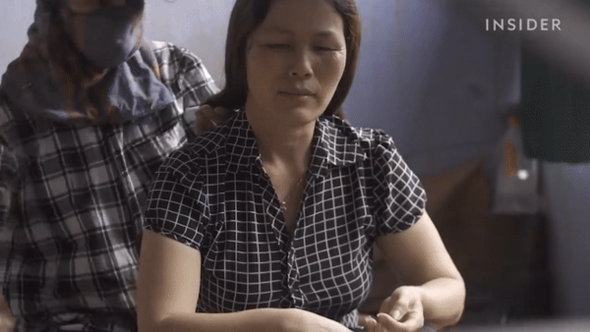 Nghề thu mua tóc rối ở Việt Nam lên báo nước ngoài - 2 Nghề thu mua tóc rối ở Việt Nam lên báo nước ngoài - 2