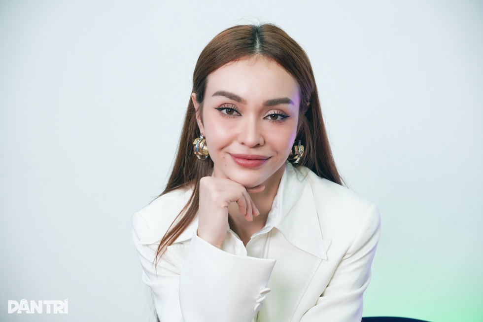 Bông hồng lai MLee: Tôi trầm cảm khi bị chỉ trích sau một gameshow - 1 Bông hồng lai MLee: Tôi trầm cảm khi bị chỉ trích sau một gameshow - 1