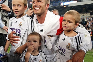 Chùm ảnh: Ngôi sao bóng đá và các con 
