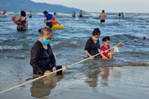 Đà Nẵng nới lỏng lệnh cấm, cho phép tắm biển, thể dục ngoài trời