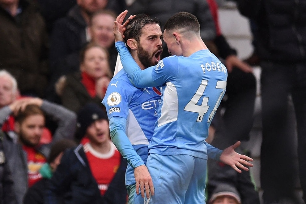 Hàng thủ mơ ngủ, Man Utd ôm hận trước Man City tại Old Trafford - 10 Hàng thủ mơ ngủ, Man Utd ôm hận trước Man City tại Old Trafford - 10