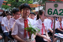 Món quà xanh trong ngày khai giảng tại ngôi trường hơn 100 năm tuổi