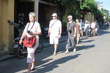 Kết nối đường bộ để phát triển du lịch