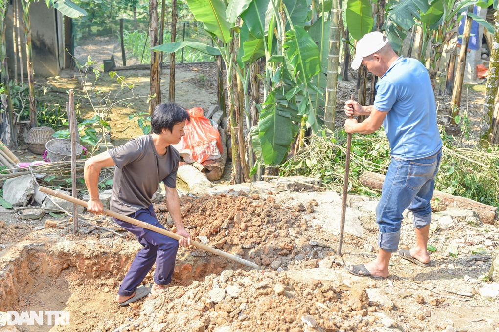 Người cựu binh già xúc động trong lễ khởi công xây nhà mới - 3 Người cựu binh già xúc động trong lễ khởi công xây nhà mới - 3