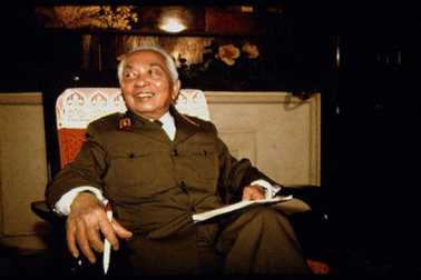 ... Trăm năm rạng rỡ một CON NGƯỜI...