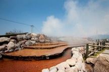 Nơi có suối nước nóng sôi sùng sục 100 độ C ở Nhật Bản