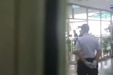 Đoàn Thị Hương và bị cáo người Indonesia bị dẫn giải tới tòa