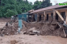 Bản làng tan hoang sau trận lũ quét kinh hoàng