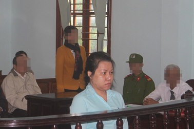 Kế toán trưởng trường học chiếm đoạt hàng tỉ đồng để tiêu xài và làm đẹp