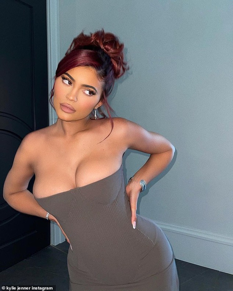 Chia sẻ ảnh nóng, Kylie Jenner nhận 7 triệu lượt thích - 1 Chia sẻ ảnh nóng, Kylie Jenner nhận 7 triệu lượt thích - 1