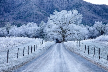 Băng giá liên tiếp xuất hiện tại các điểm du lịch vùng núi phía Bắc